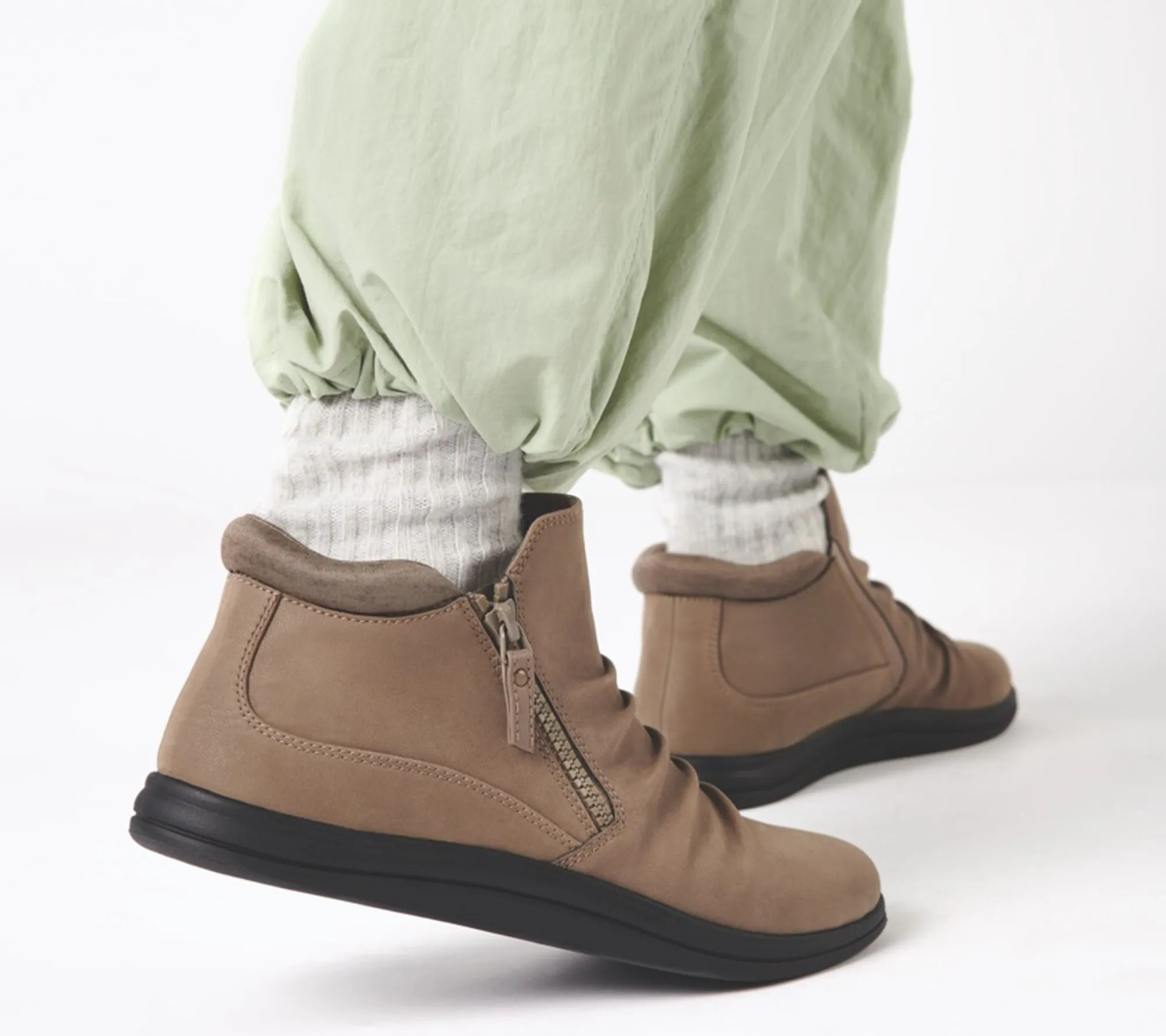 "As Is" Clarks Cloudsteppers Slip-On Booties Breeze Range