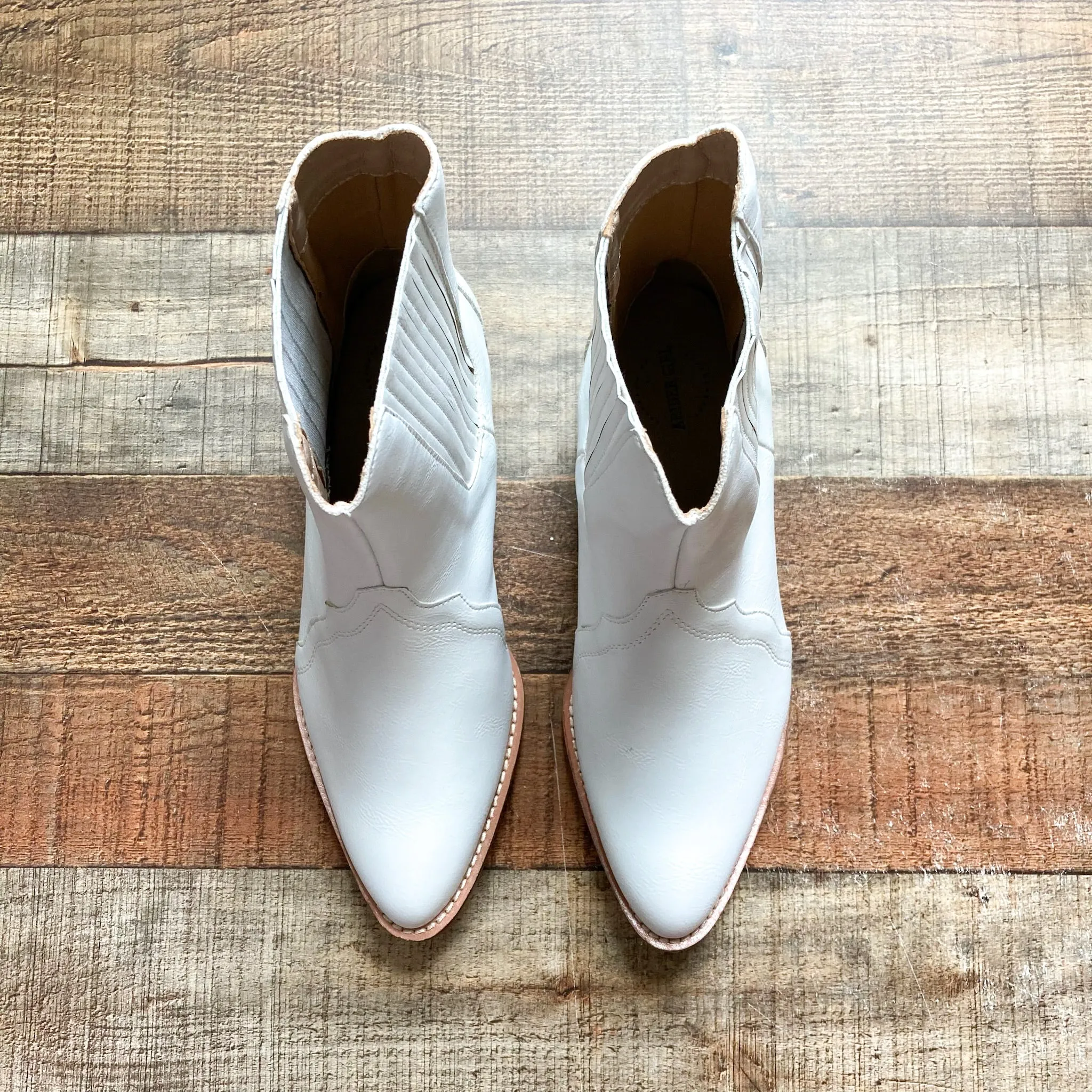 ARider Girl White Leather Booties- Size 8 (Brand New Condition)