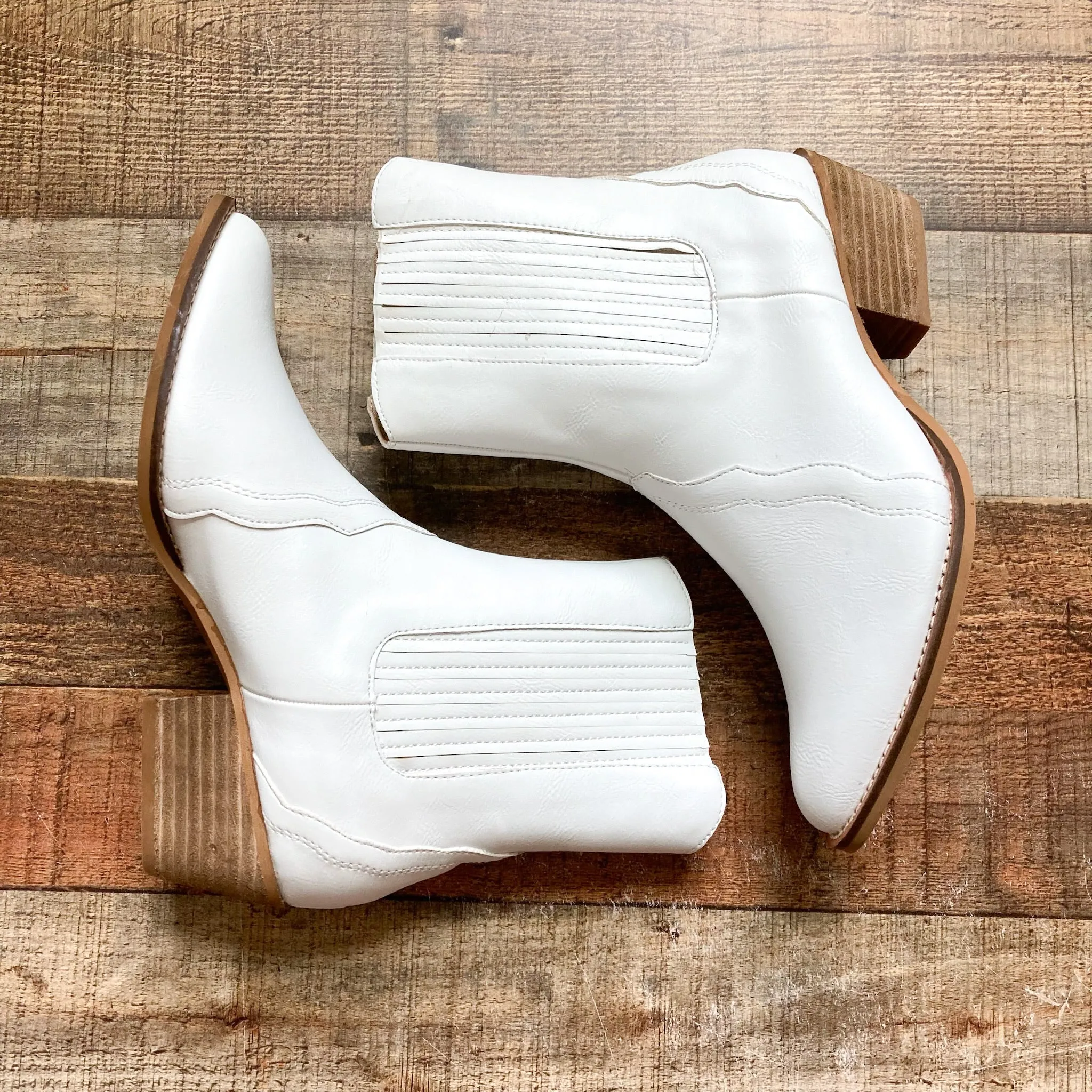 ARider Girl White Leather Booties- Size 8 (Brand New Condition)