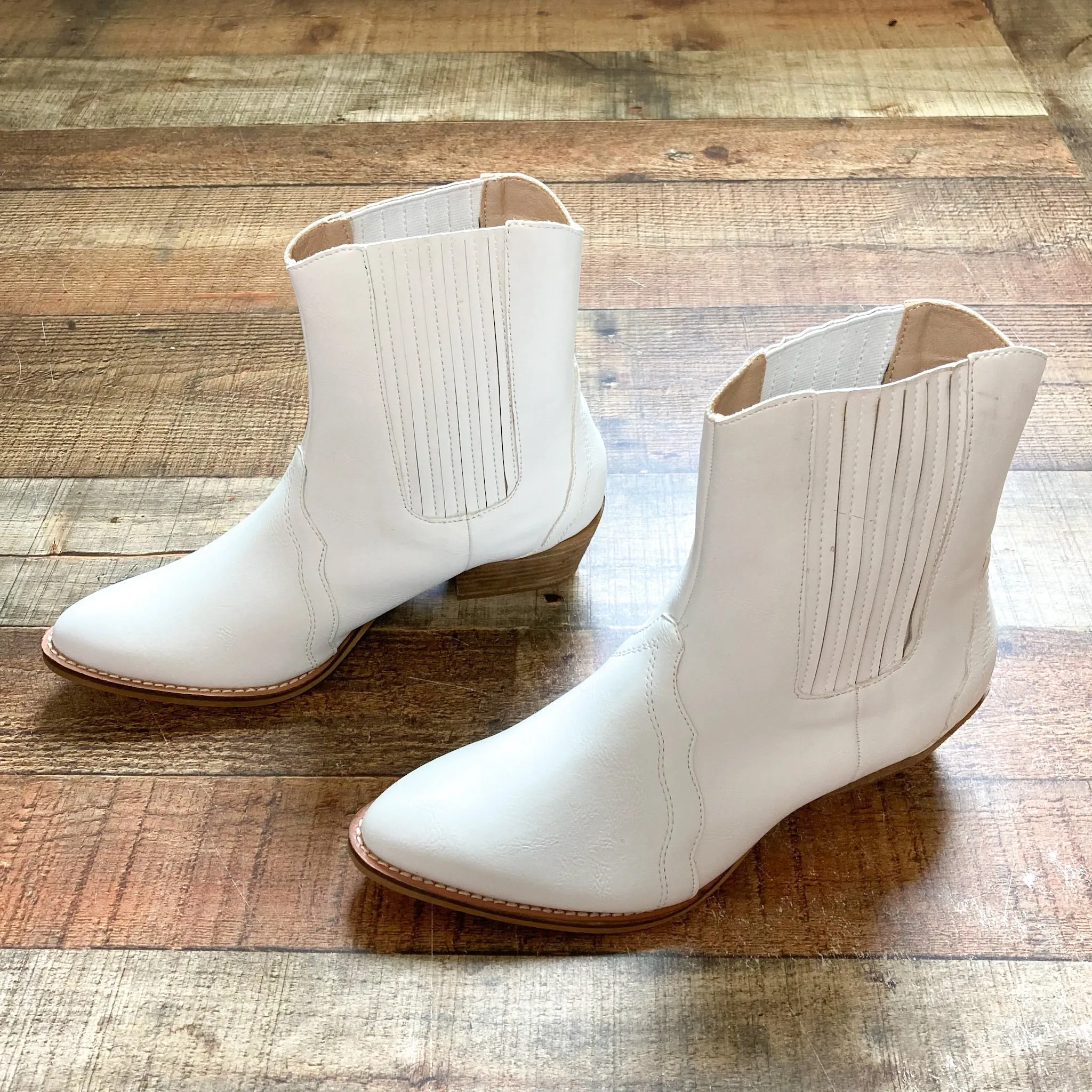 ARider Girl White Leather Booties- Size 8 (Brand New Condition)