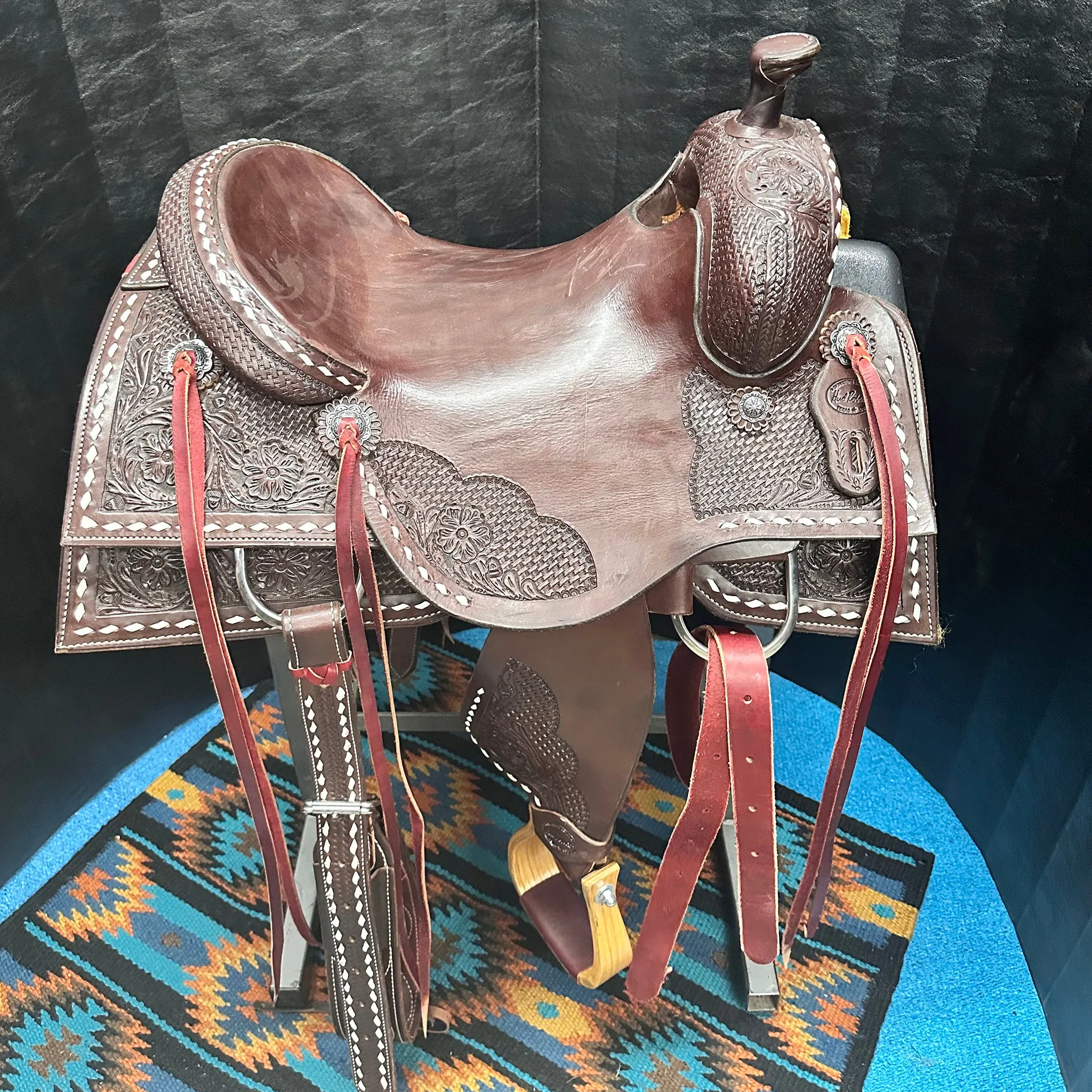 HR Saddlery 16 Inch Signature Chocolate Cowhorse with White Buck Stitching