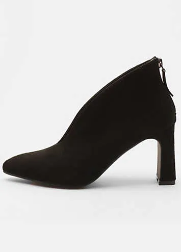 Quiz Black Low V Block Heel Boots | Kaleidoscope